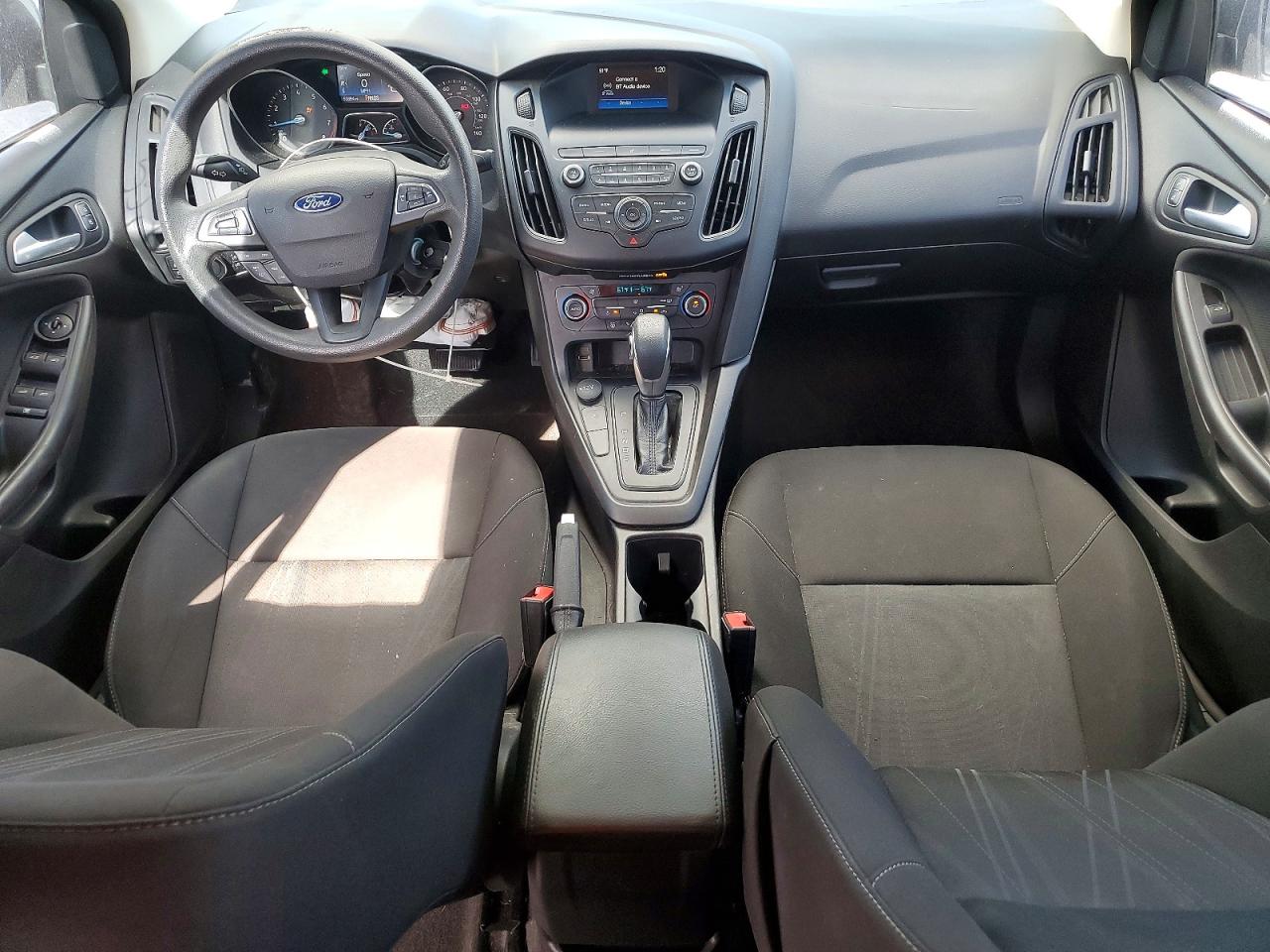 2018 FORD FOCUS SE photo 8