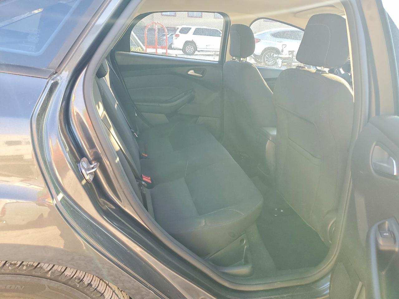 2018 FORD FOCUS SE photo 10