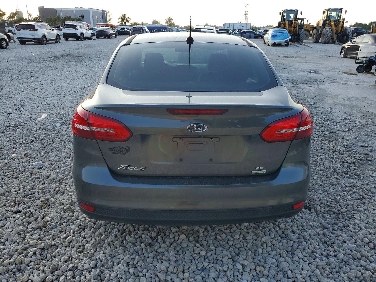 2018 FORD FOCUS SE photo 6