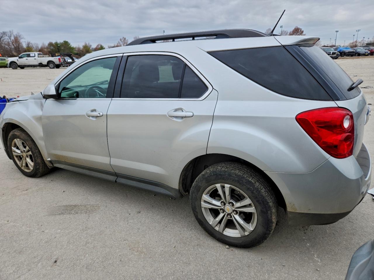 2013 CHEVROLET EQUINOX LT photo 2