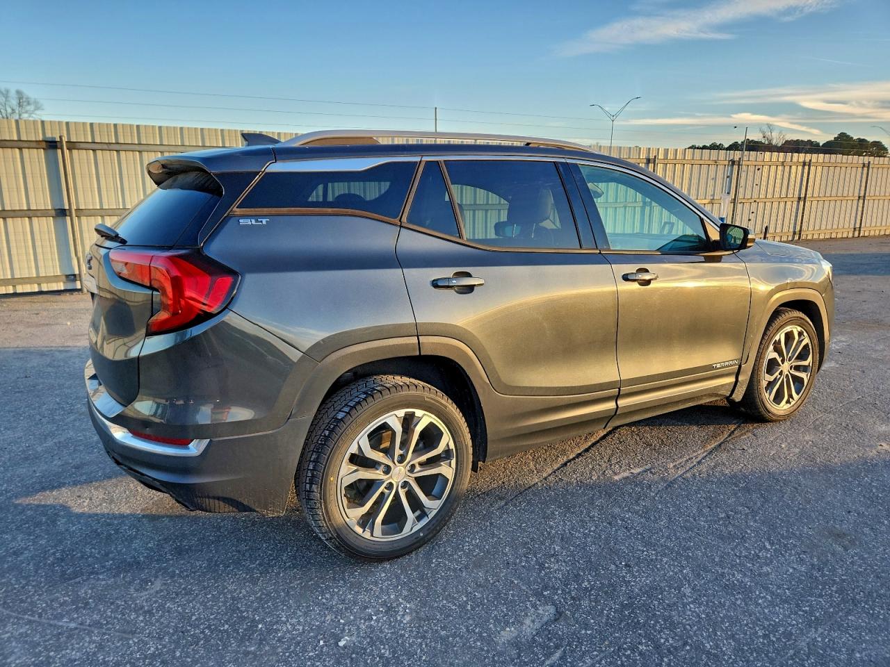 2020 GMC TERRAIN SLT photo 3