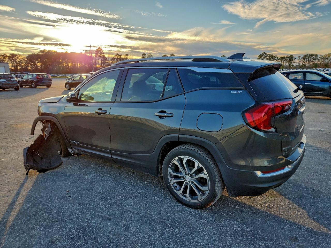 2020 GMC TERRAIN SLT photo 2