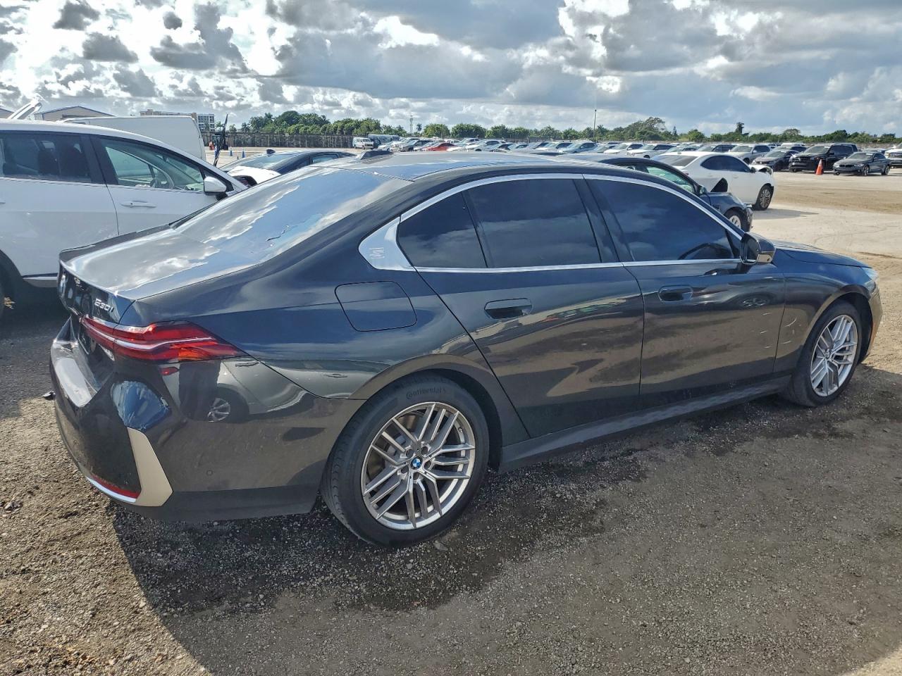 2025 BMW 530 I photo 3