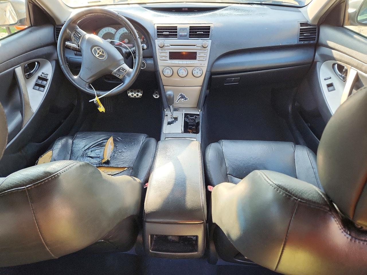 2011 TOYOTA CAMRY BASE photo 8