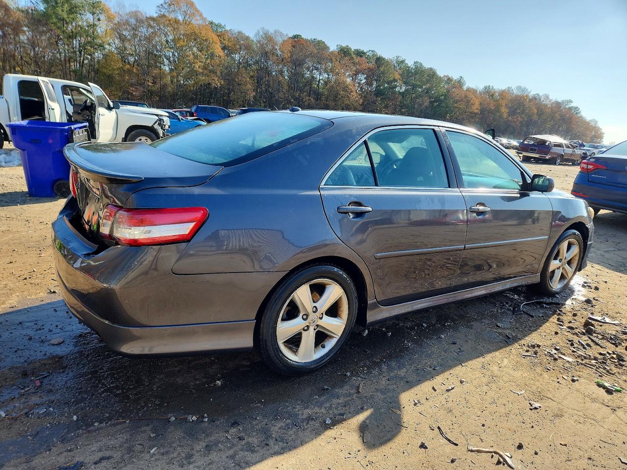 2011 TOYOTA CAMRY BASE photo 3
