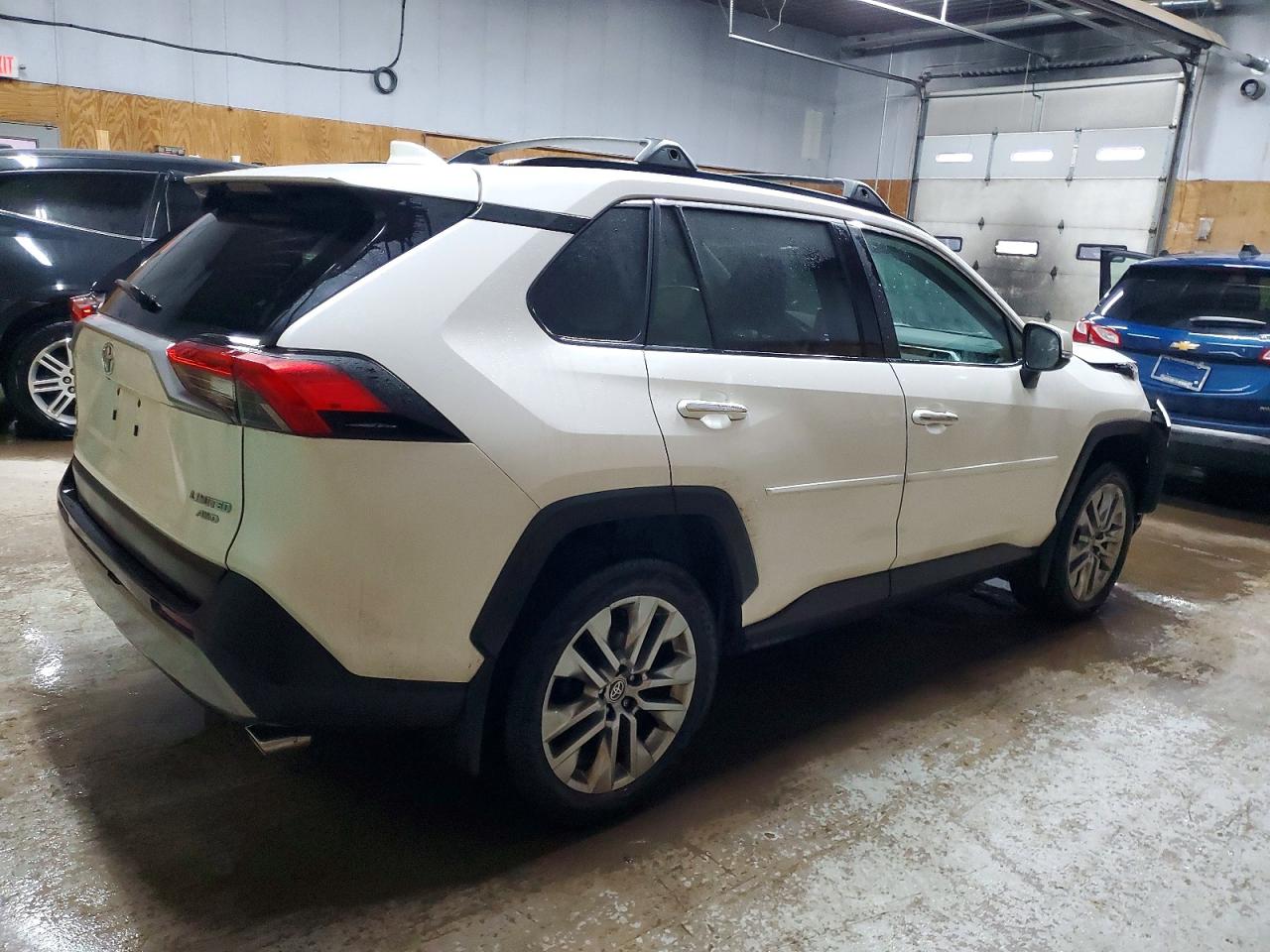 2022 TOYOTA RAV4 LIMITED photo 5