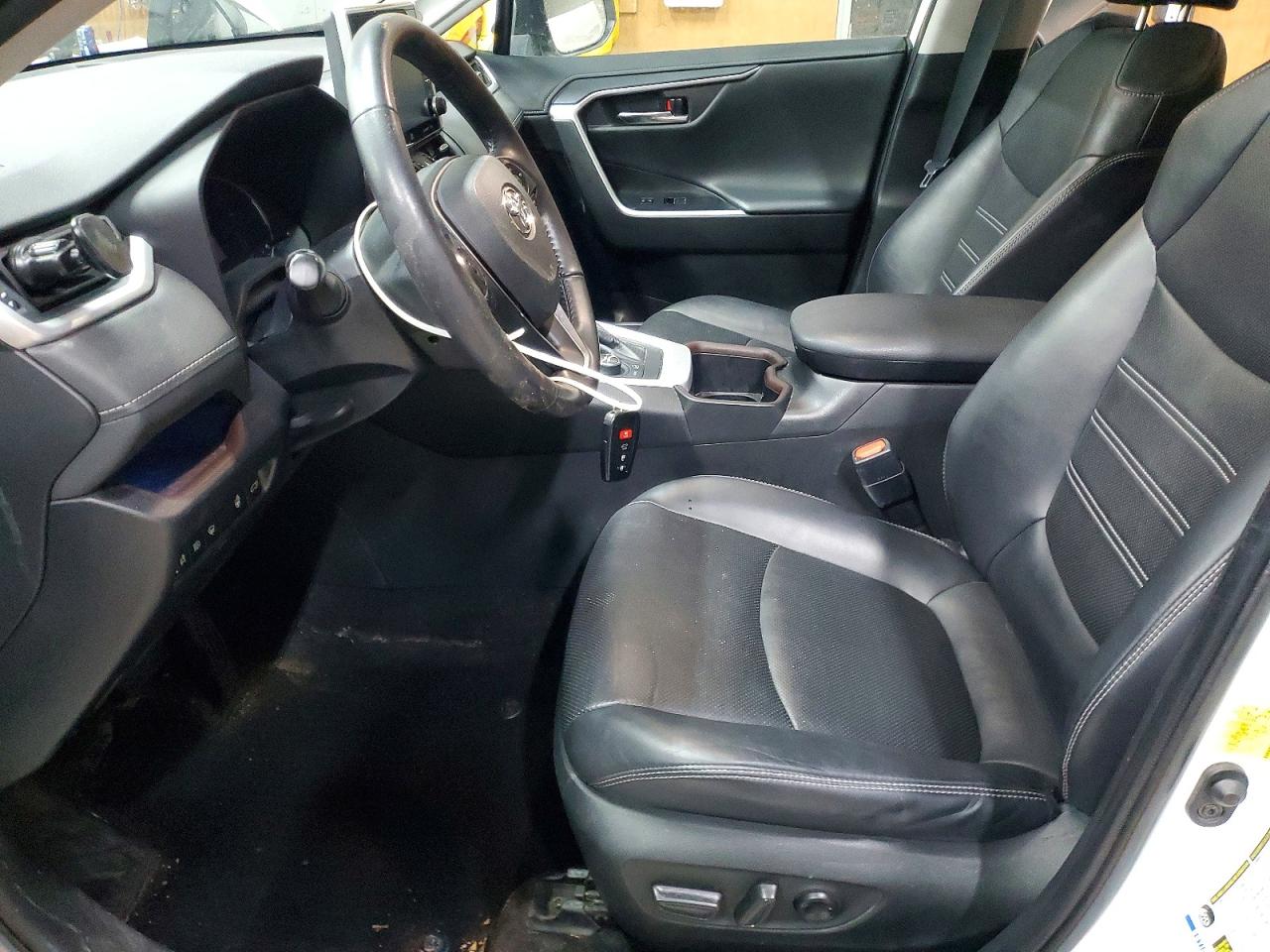 2022 TOYOTA RAV4 LIMITED photo 13