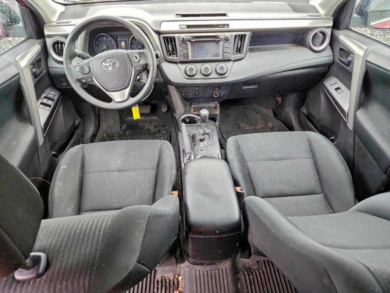 2018 TOYOTA RAV4 LE photo 8