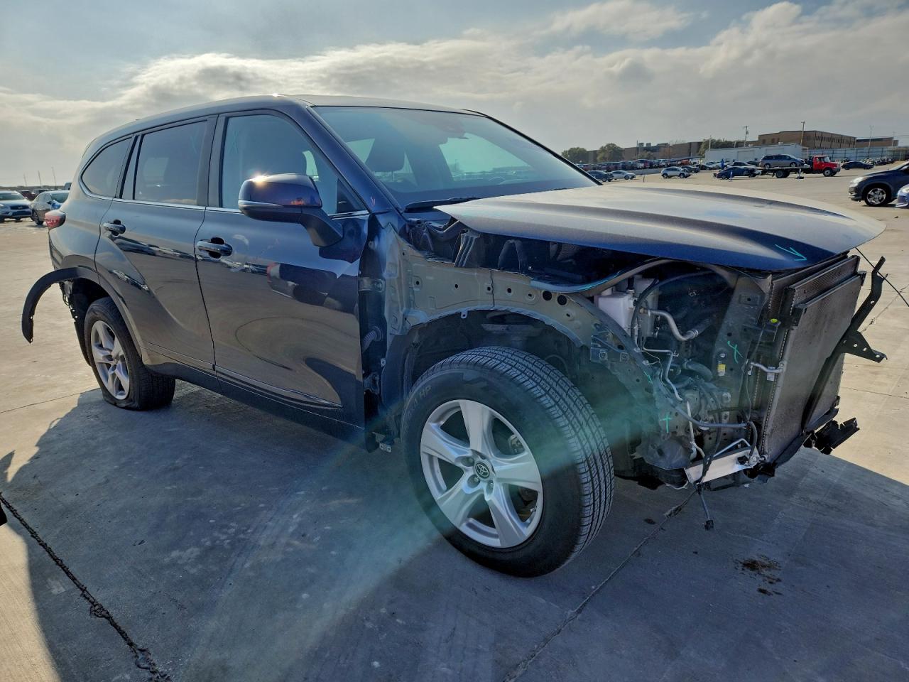 2023 TOYOTA HIGHLANDER LE photo 4