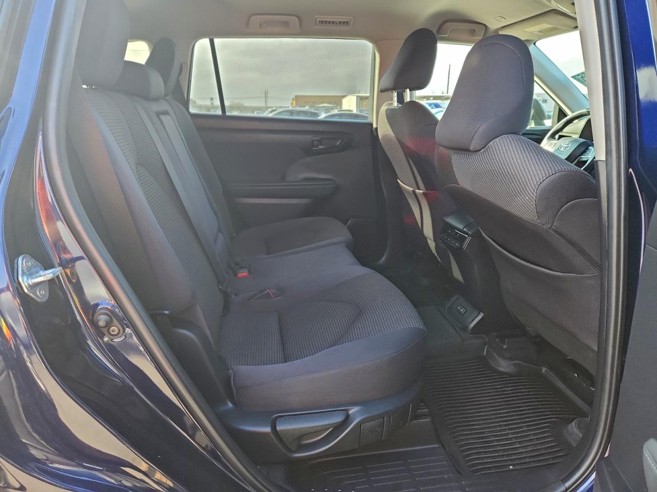 2023 TOYOTA HIGHLANDER LE photo 10