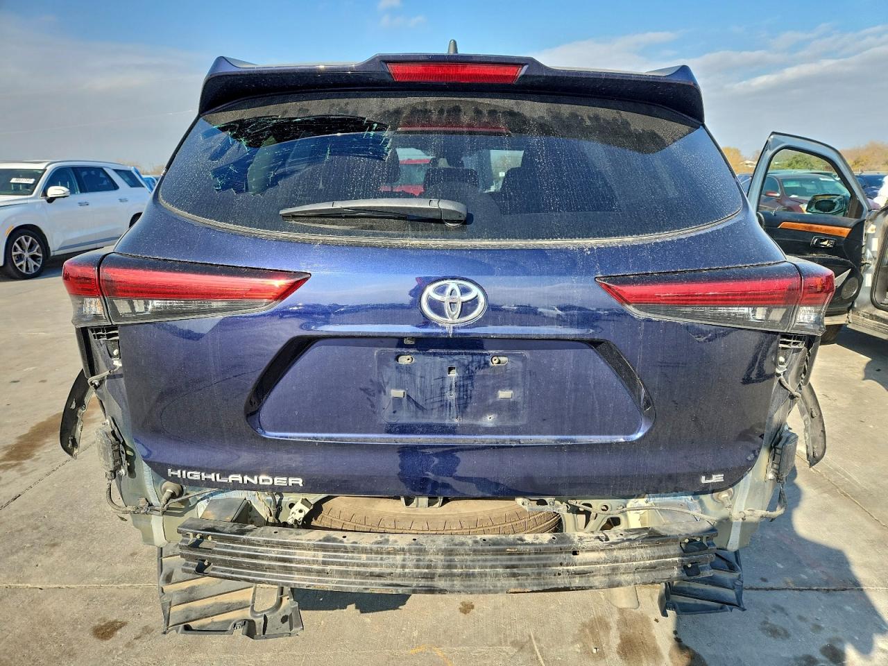 2023 TOYOTA HIGHLANDER LE photo 6