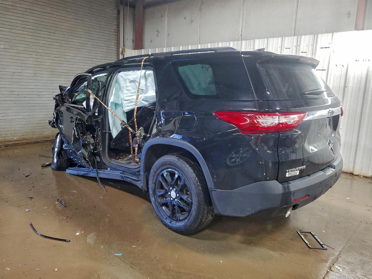 2019 CHEVROLET TRAVERSE LT photo 2