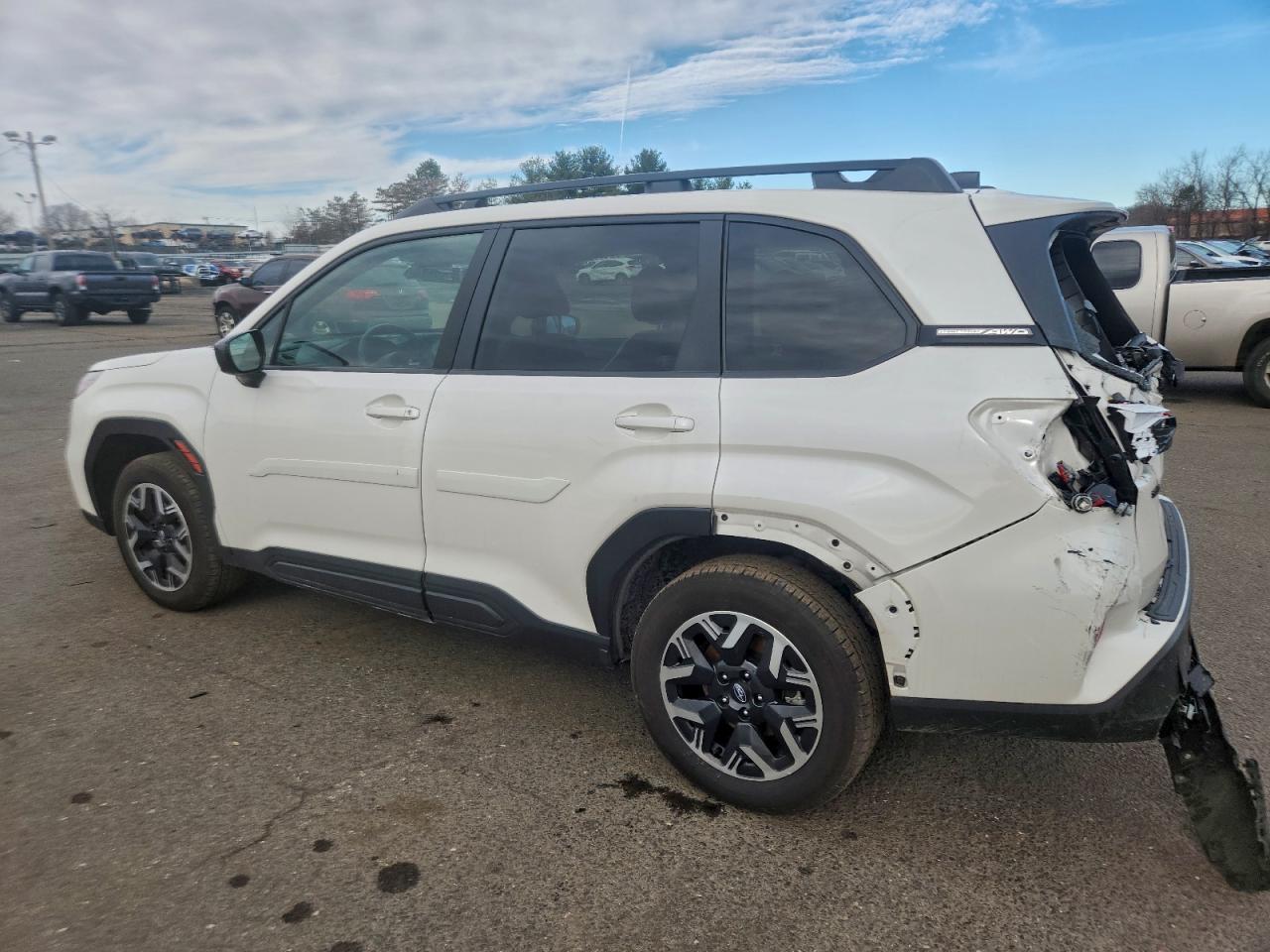 2025 SUBARU FORESTER photo 3