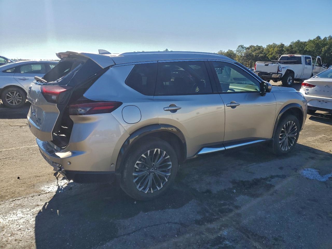 2024 NISSAN ROGUE PLATINUM photo 3