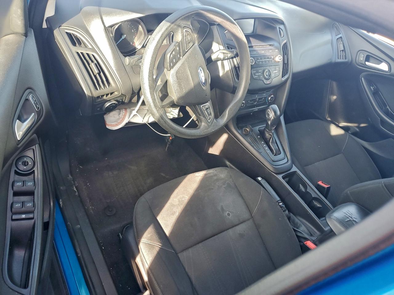 2015 FORD FOCUS SE photo 8