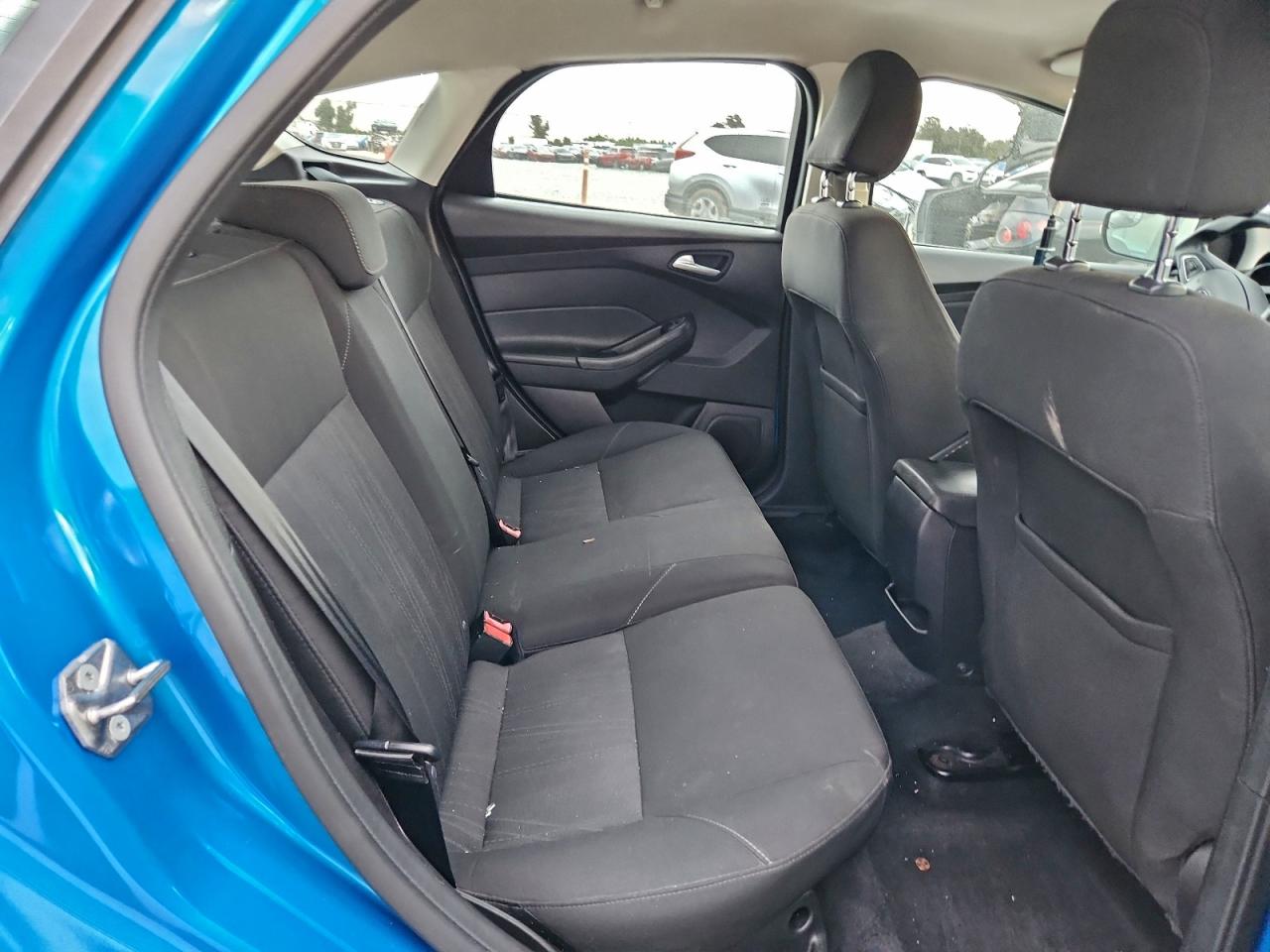 2015 FORD FOCUS SE photo 10
