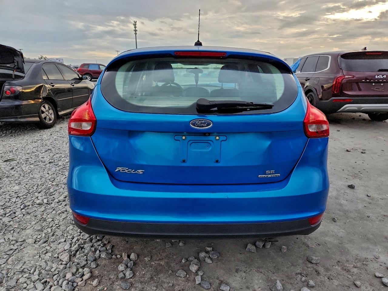 2015 FORD FOCUS SE photo 6