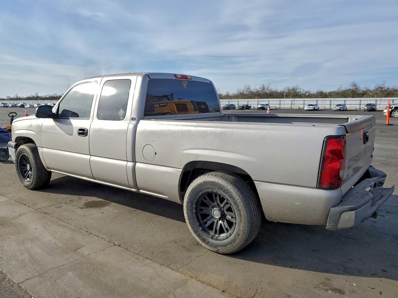 2006 CHEVROLET SILVERADO C1500 photo 2