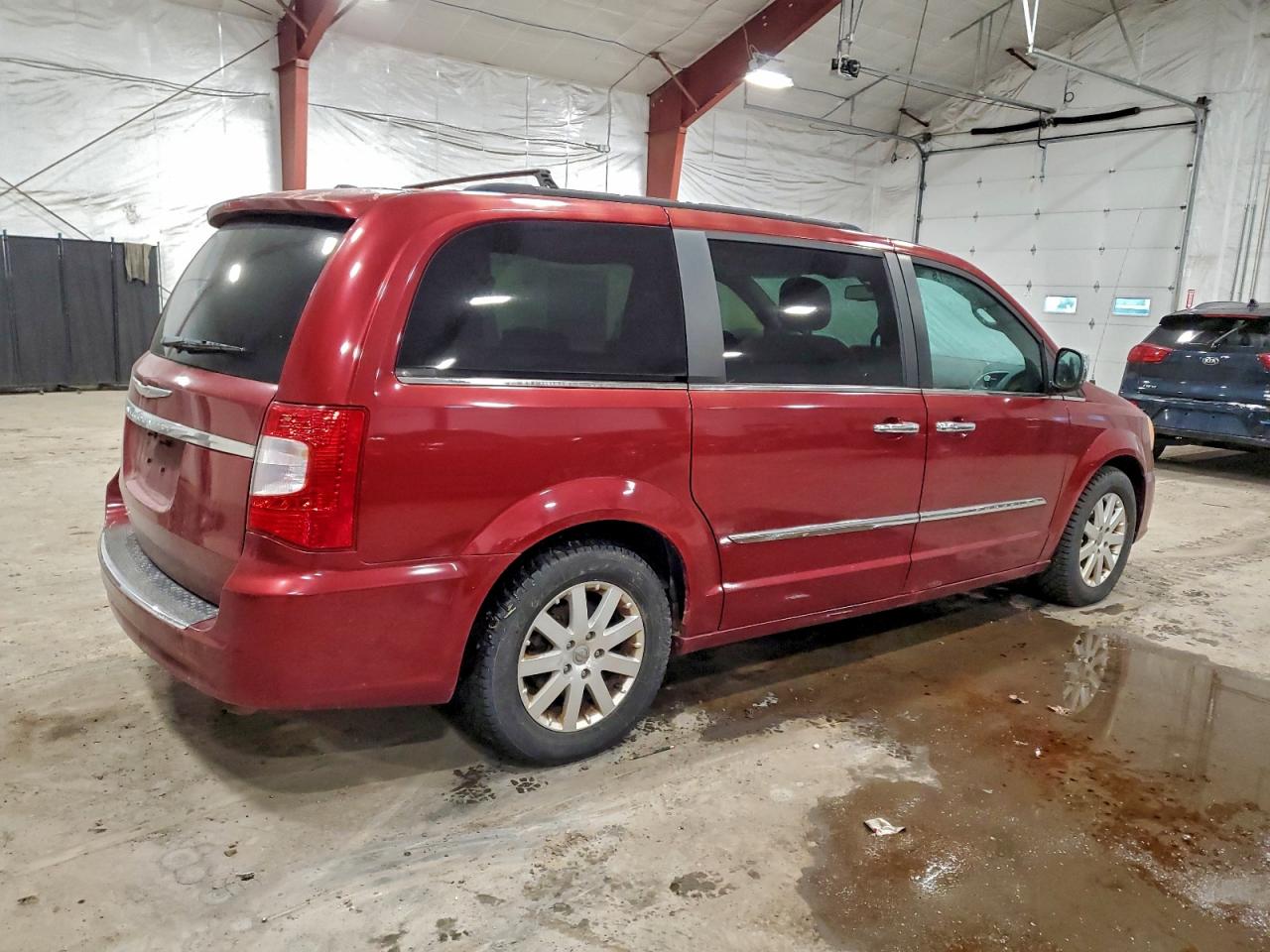 2011 CHRYSLER TOWN & COUNTRY TOURING L photo 5