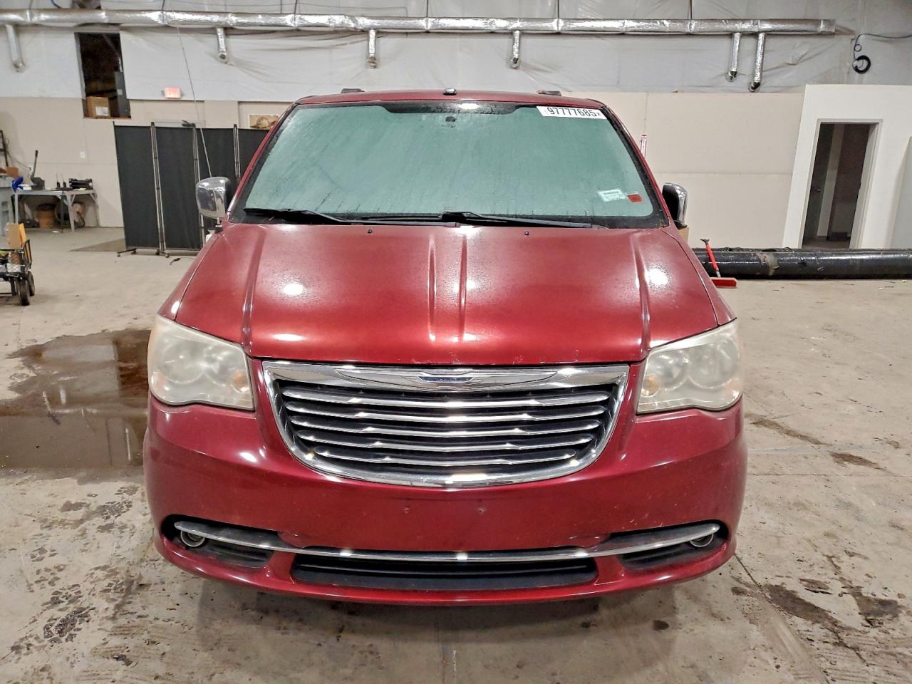 2011 CHRYSLER TOWN & COUNTRY TOURING L photo 9