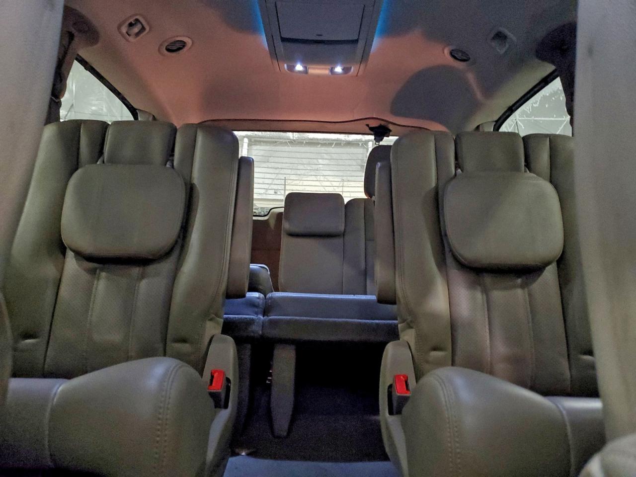 2011 CHRYSLER TOWN & COUNTRY TOURING L photo 19