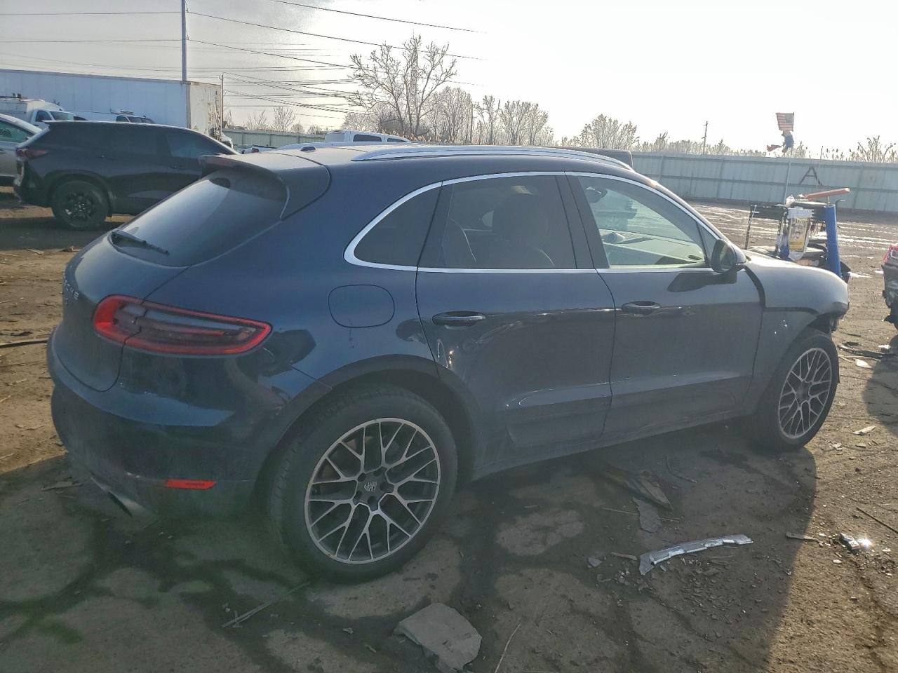2015 PORSCHE MACAN S photo 3