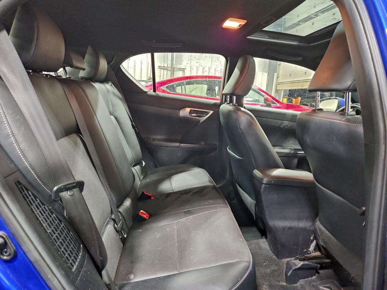 2012 LEXUS CT 200 photo 31
