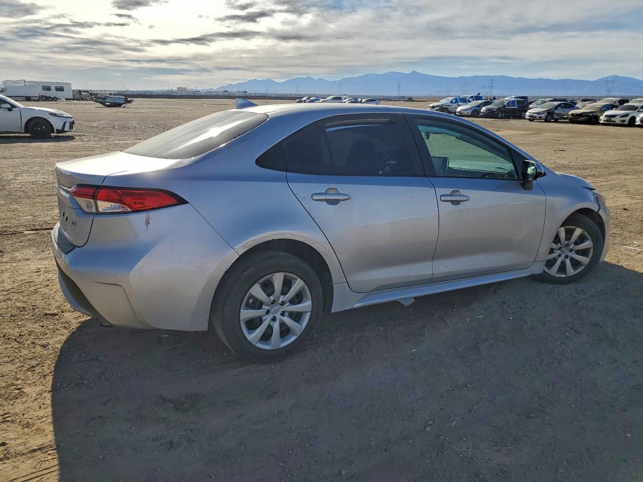 2020 TOYOTA COROLLA LE photo 3