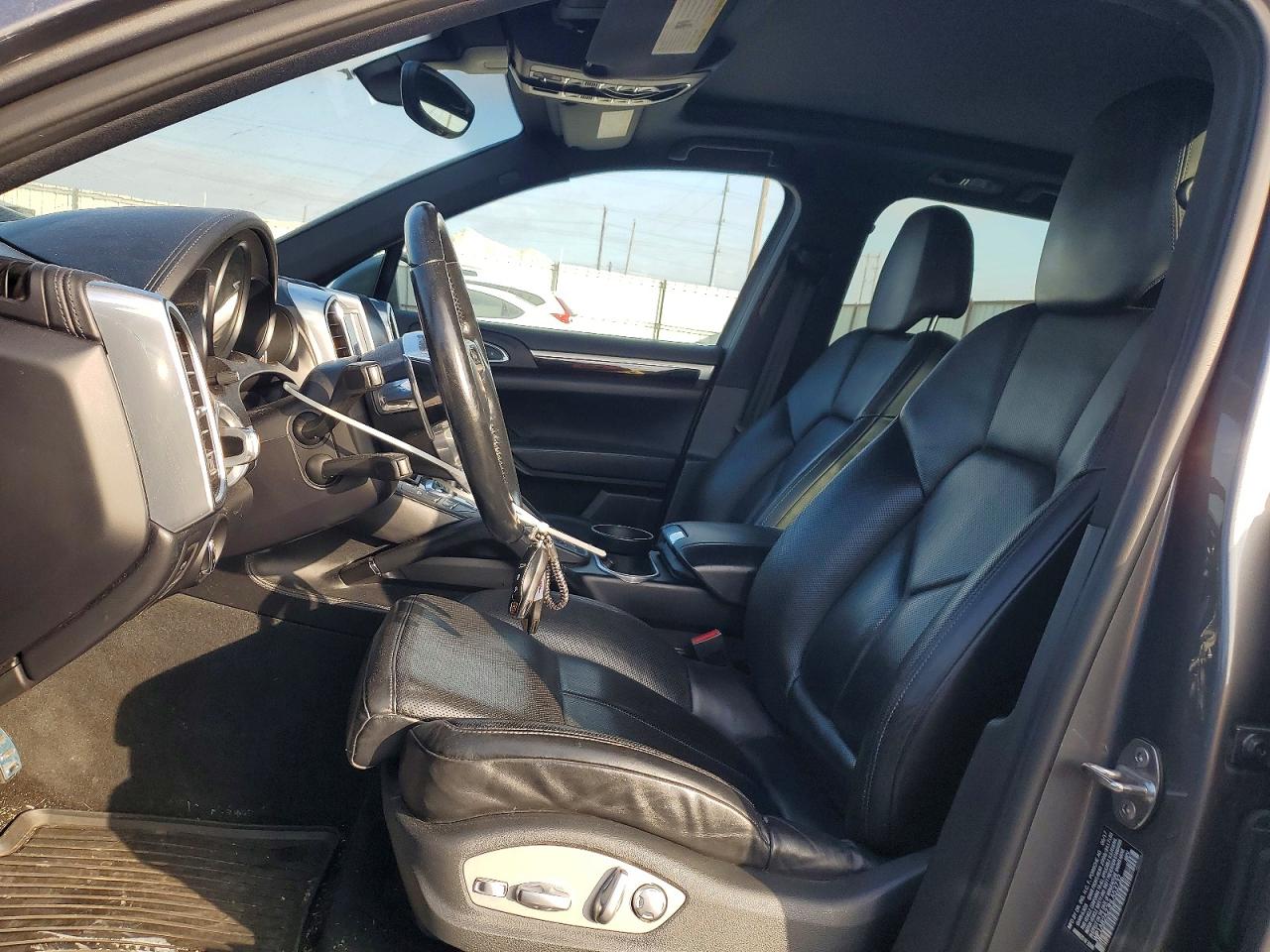 2017 PORSCHE CAYENNE S photo 7