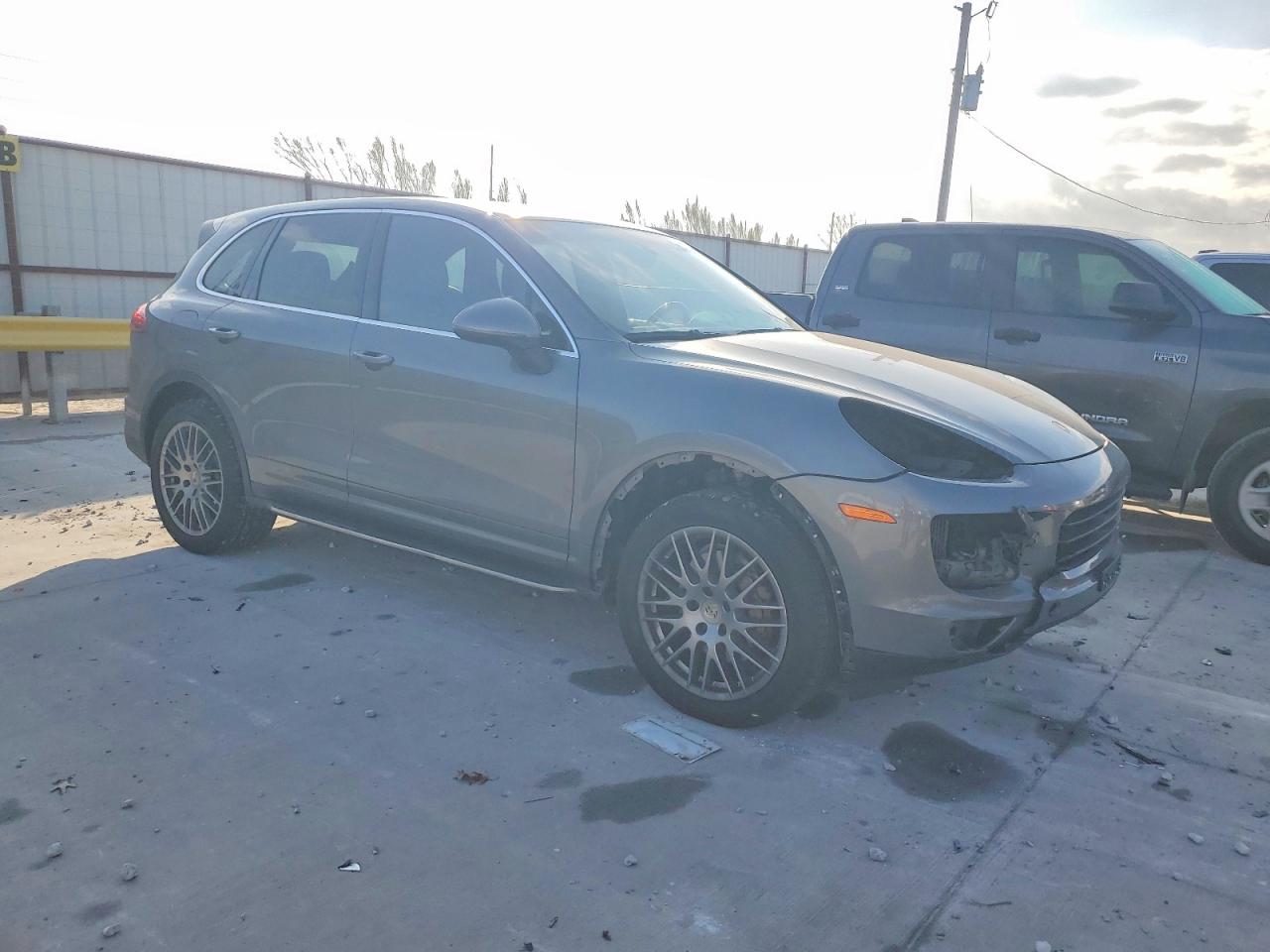 2017 PORSCHE CAYENNE S photo 4