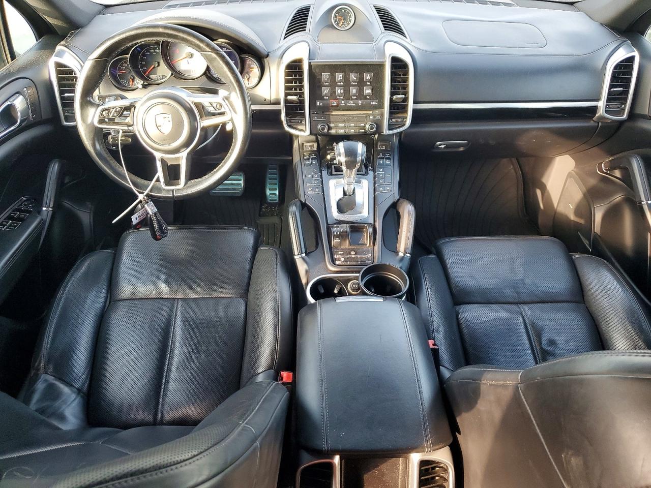 2017 PORSCHE CAYENNE S photo 8