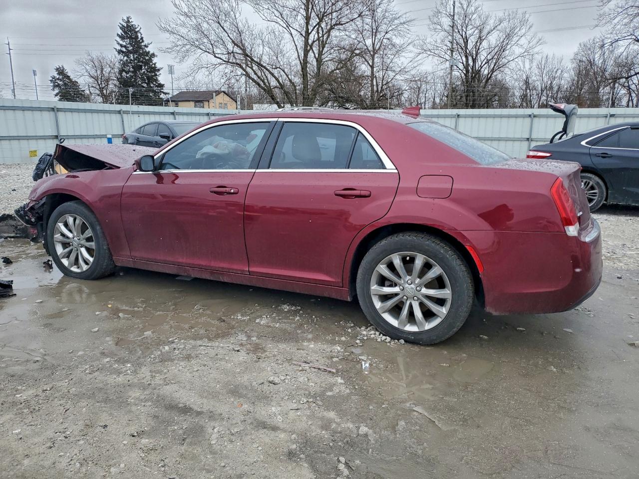 2018 CHRYSLER 300 TOURING photo 2