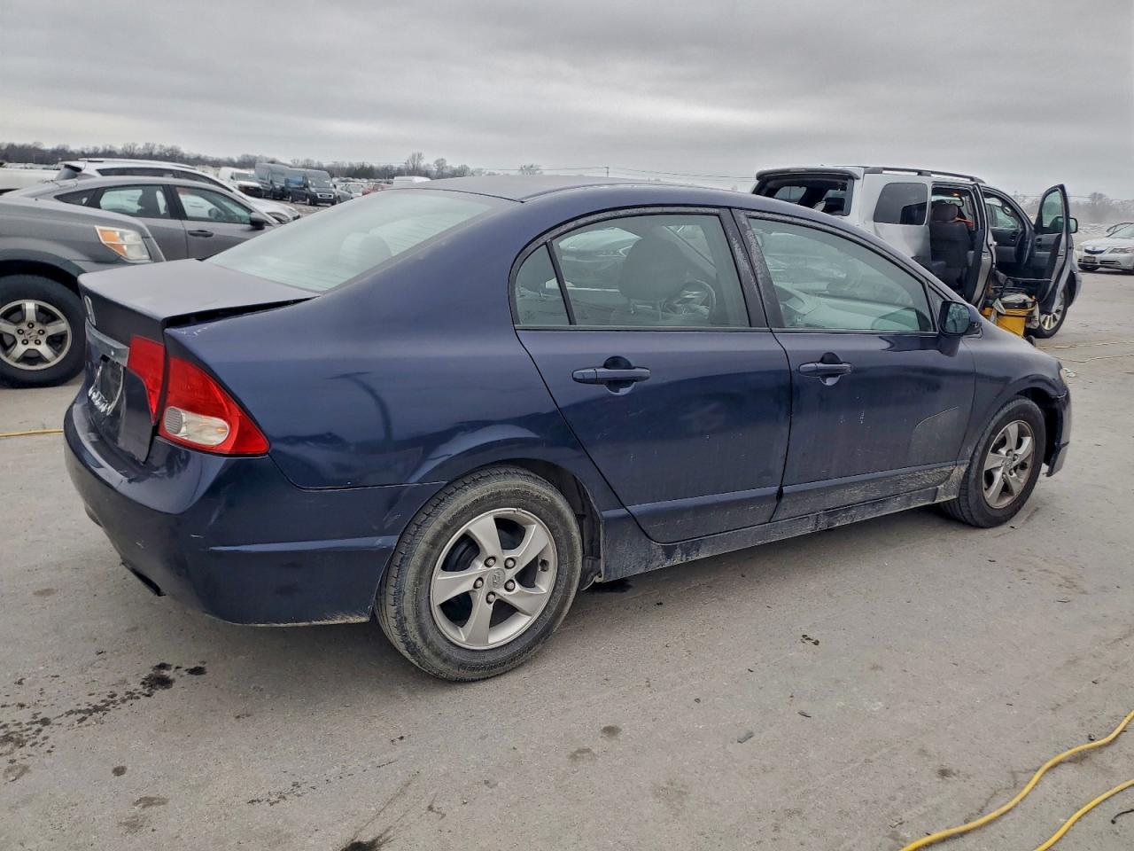 2011 HONDA CIVIC LX photo 3