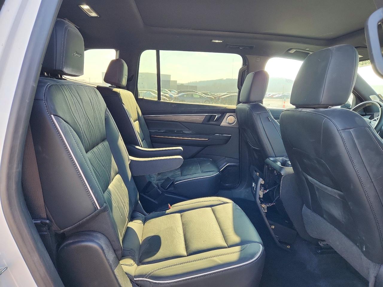 2025 BUICK ENCLAVE AVENIR photo 11