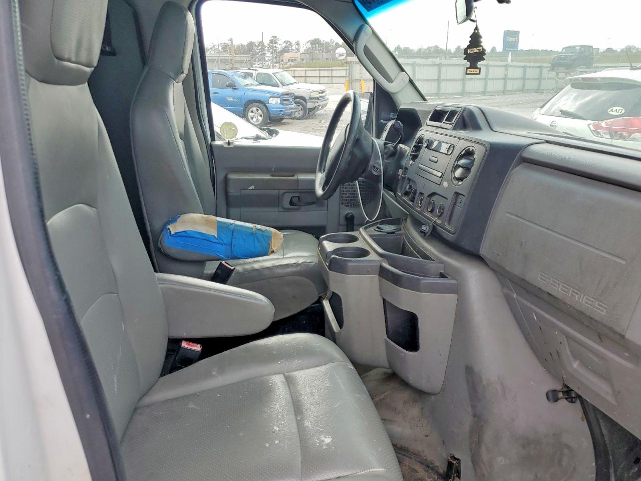 2010 FORD ECONOLINE E250 VAN photo 11