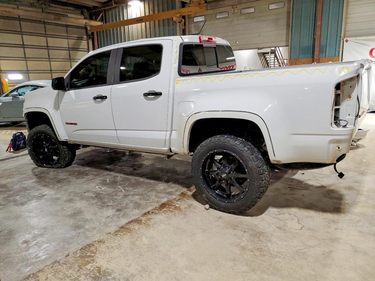 2018 CHEVROLET COLORADO LT photo 2