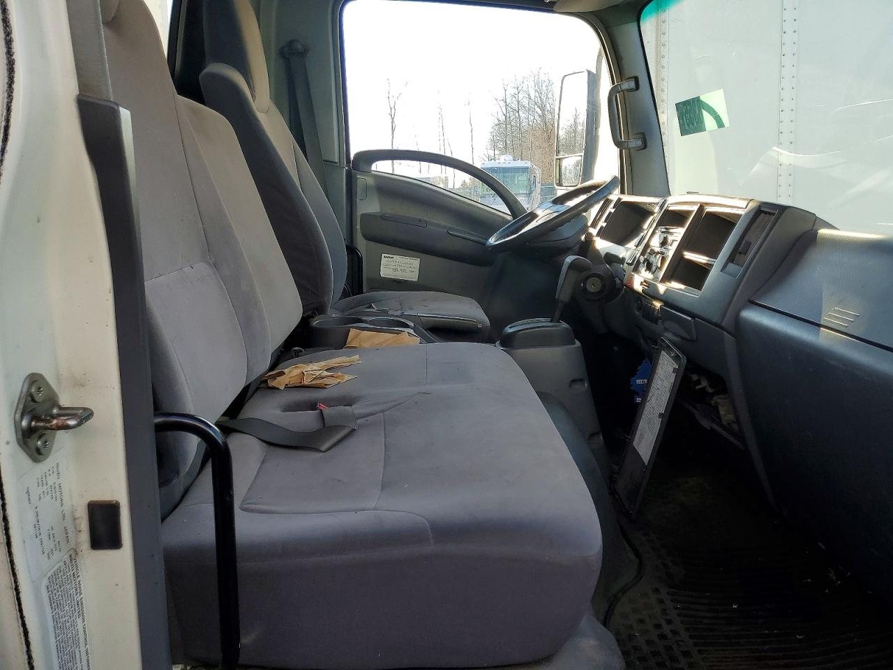 2008 ISUZU NPR BOX TRUCK photo 10