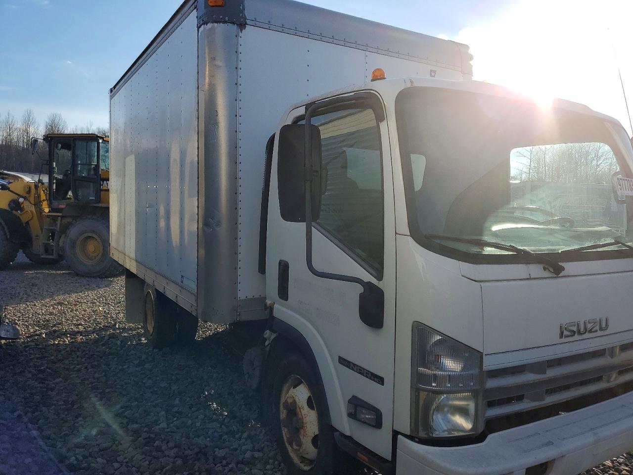 2008 ISUZU NPR BOX TRUCK photo 4