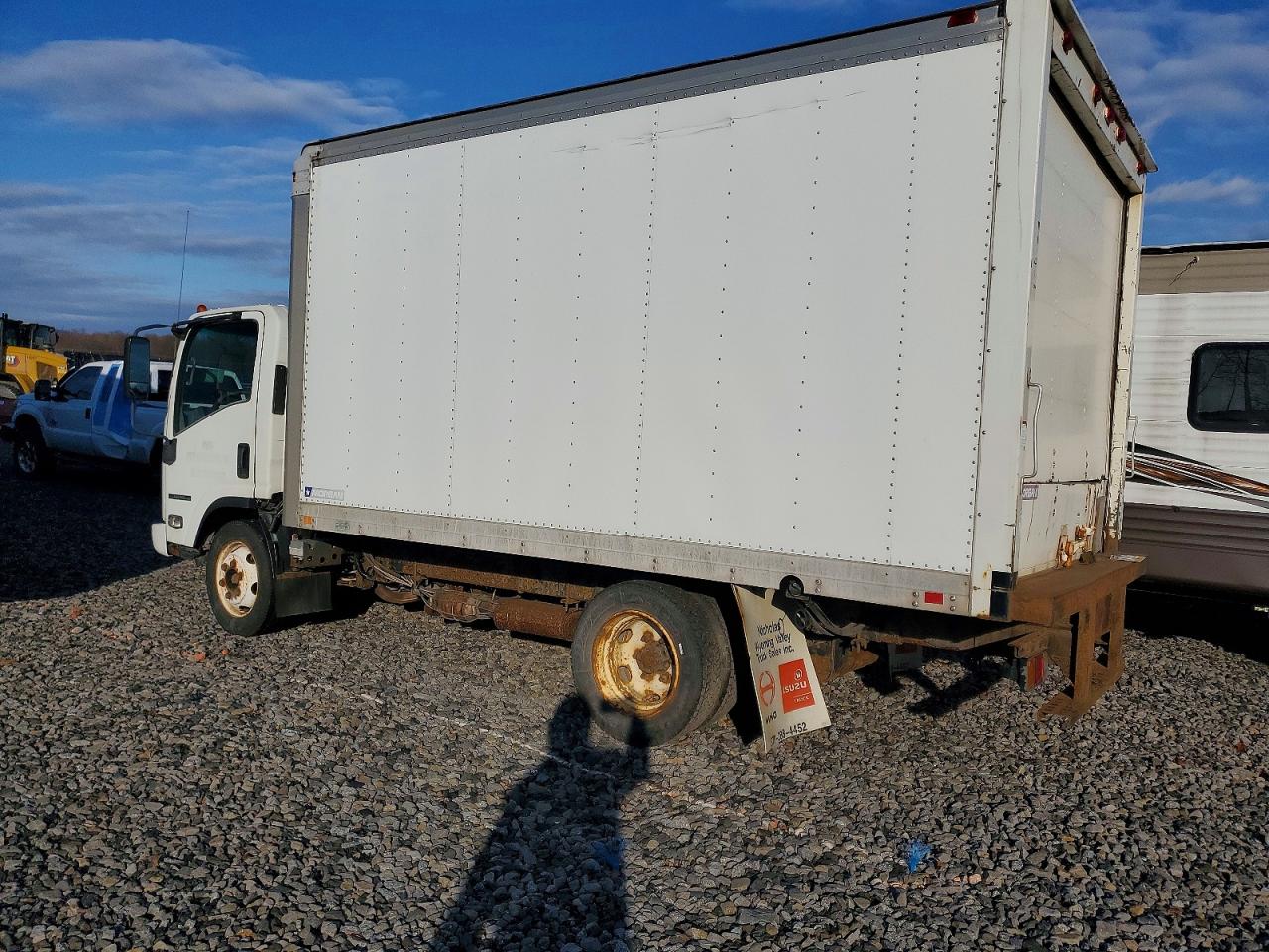 2008 ISUZU NPR BOX TRUCK photo 2