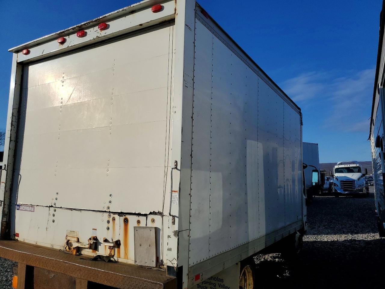 2008 ISUZU NPR BOX TRUCK photo 3