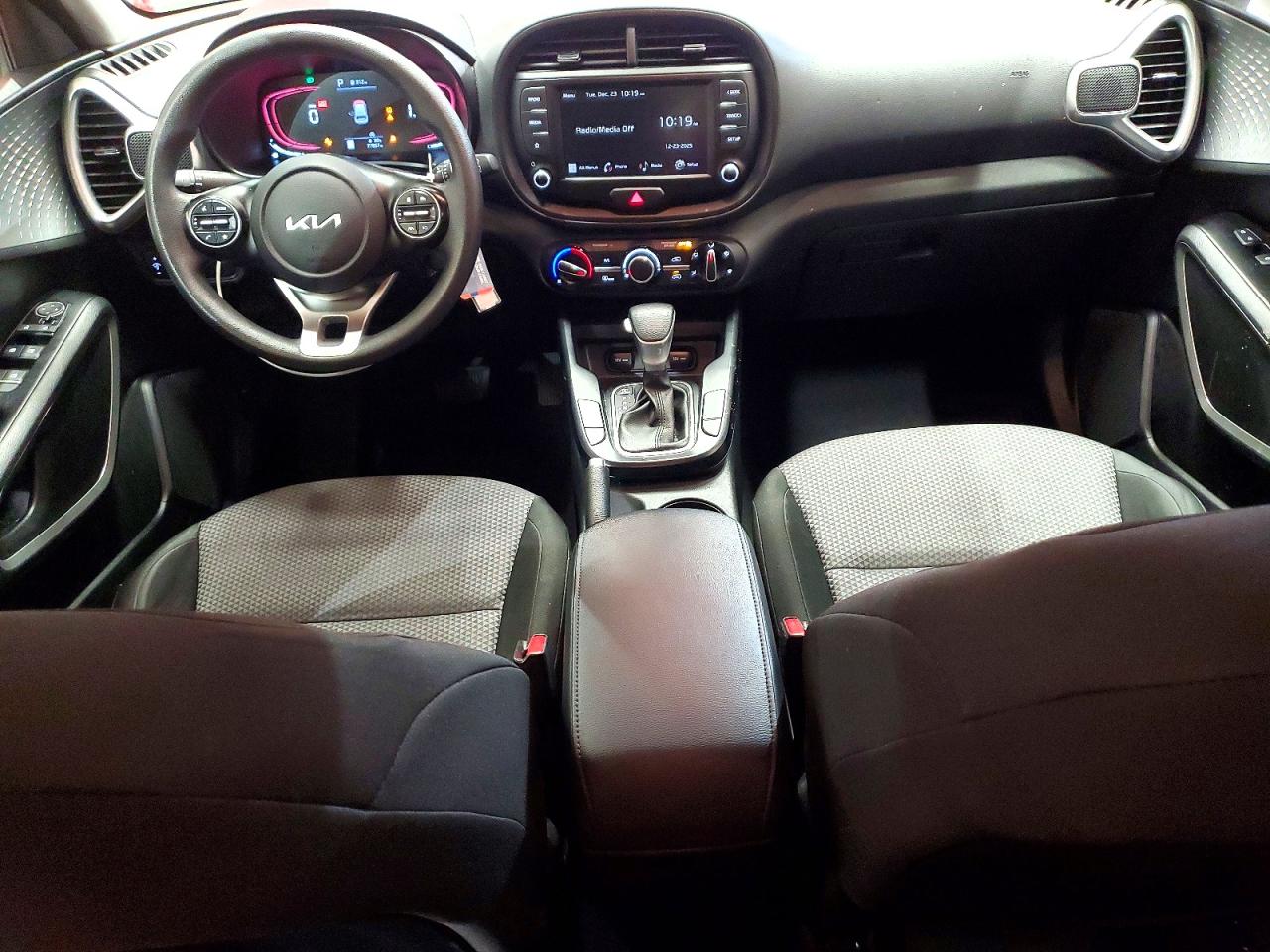 2024 KIA SOUL LX photo 8