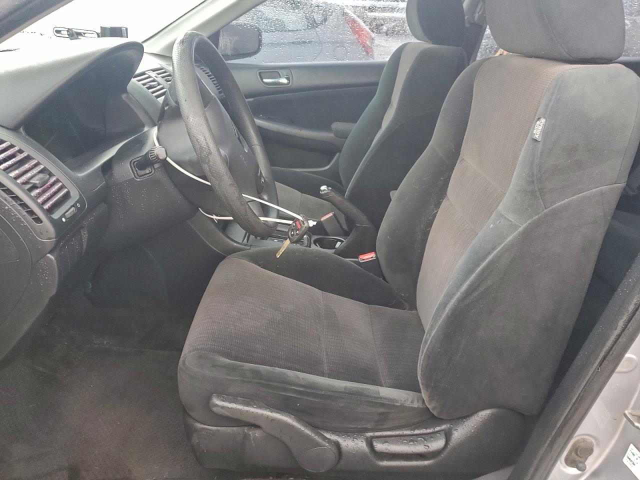 2004 HONDA ACCORD LX photo 7