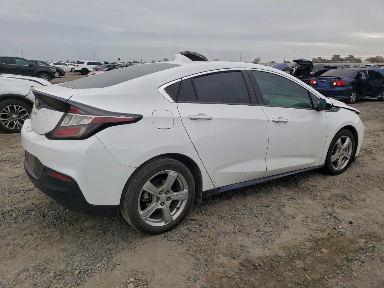 2016 CHEVROLET VOLT LT photo 3