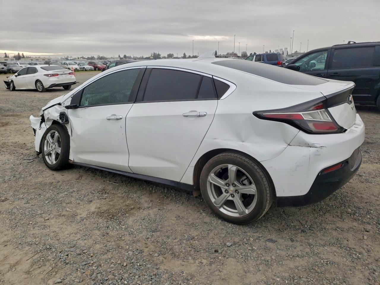 2016 CHEVROLET VOLT LT photo 2
