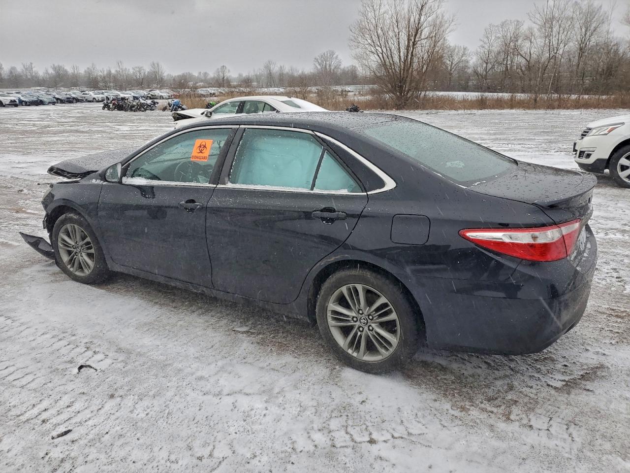 2016 TOYOTA CAMRY LE photo 2