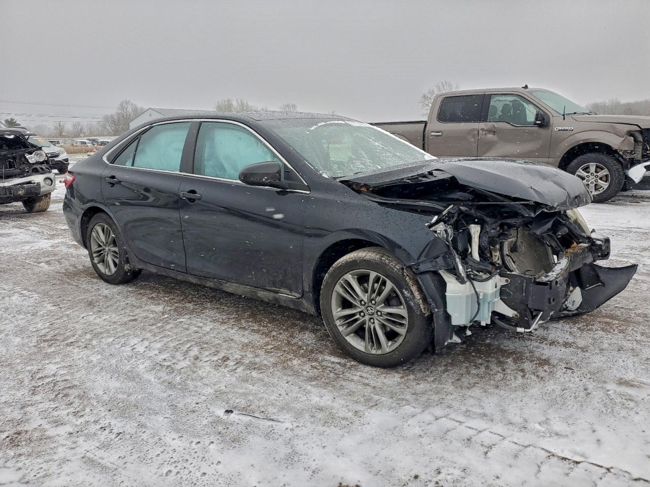 2016 TOYOTA CAMRY LE photo 4