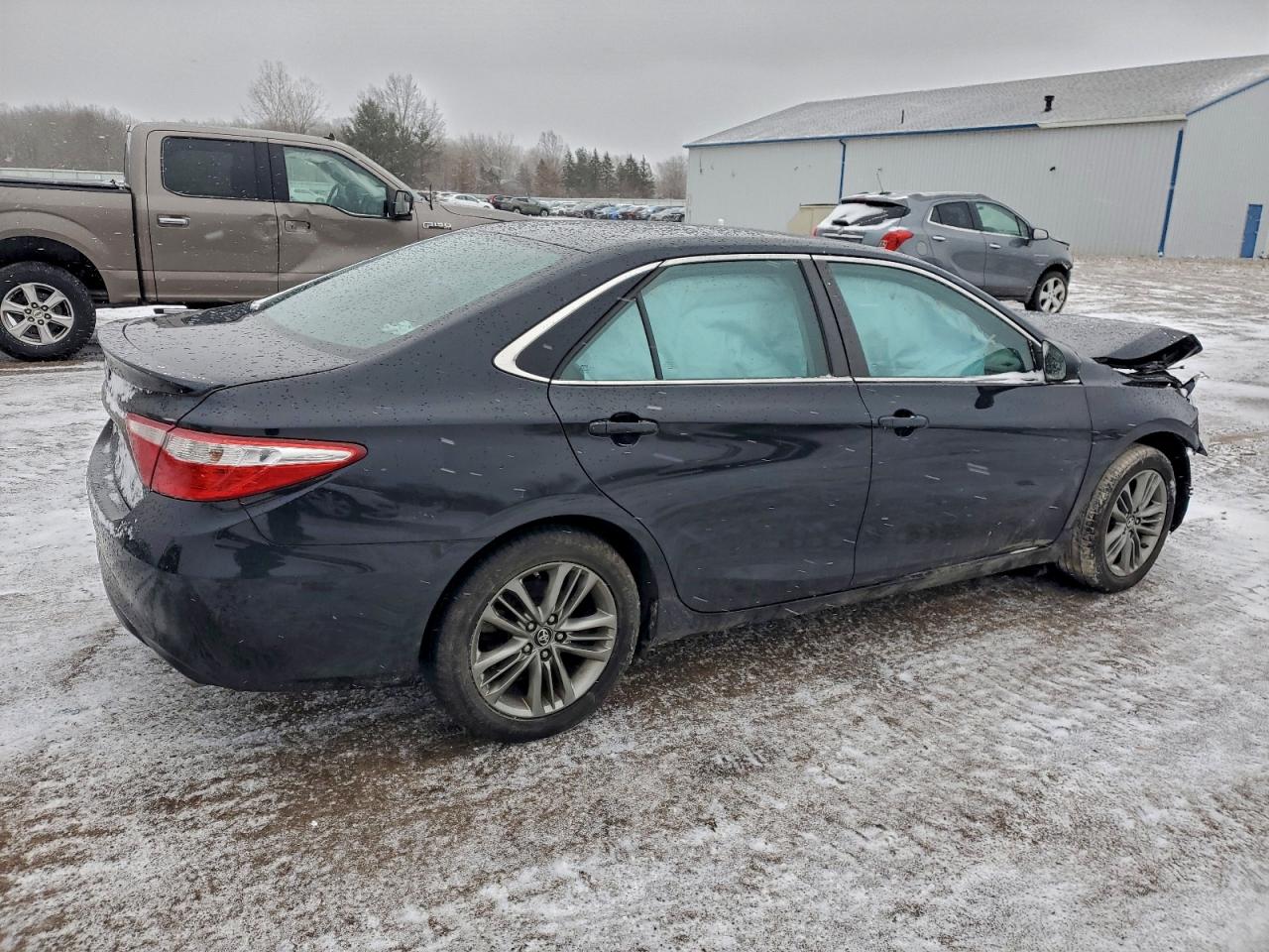 2016 TOYOTA CAMRY LE photo 3
