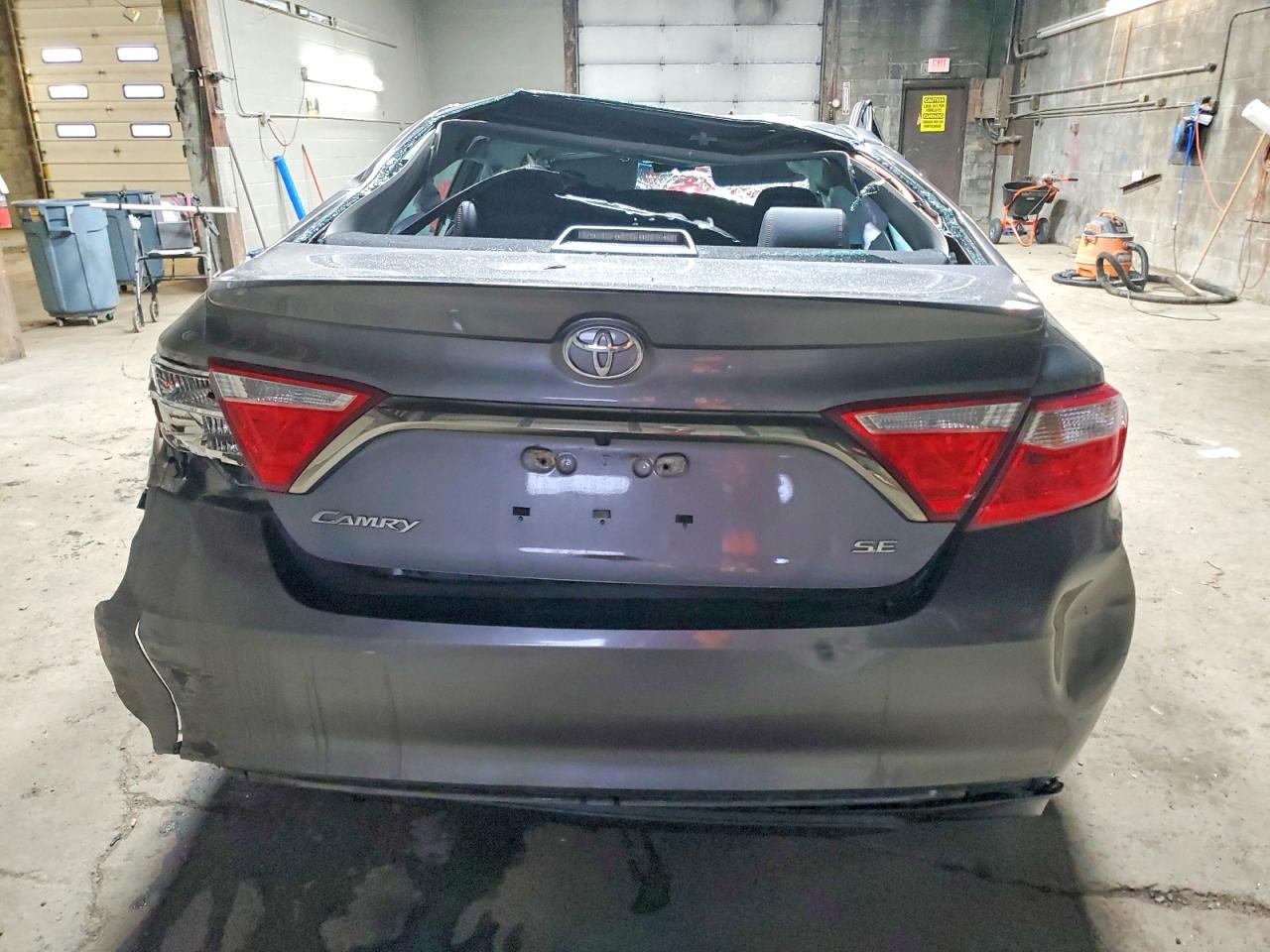 2017 TOYOTA CAMRY LE photo 6