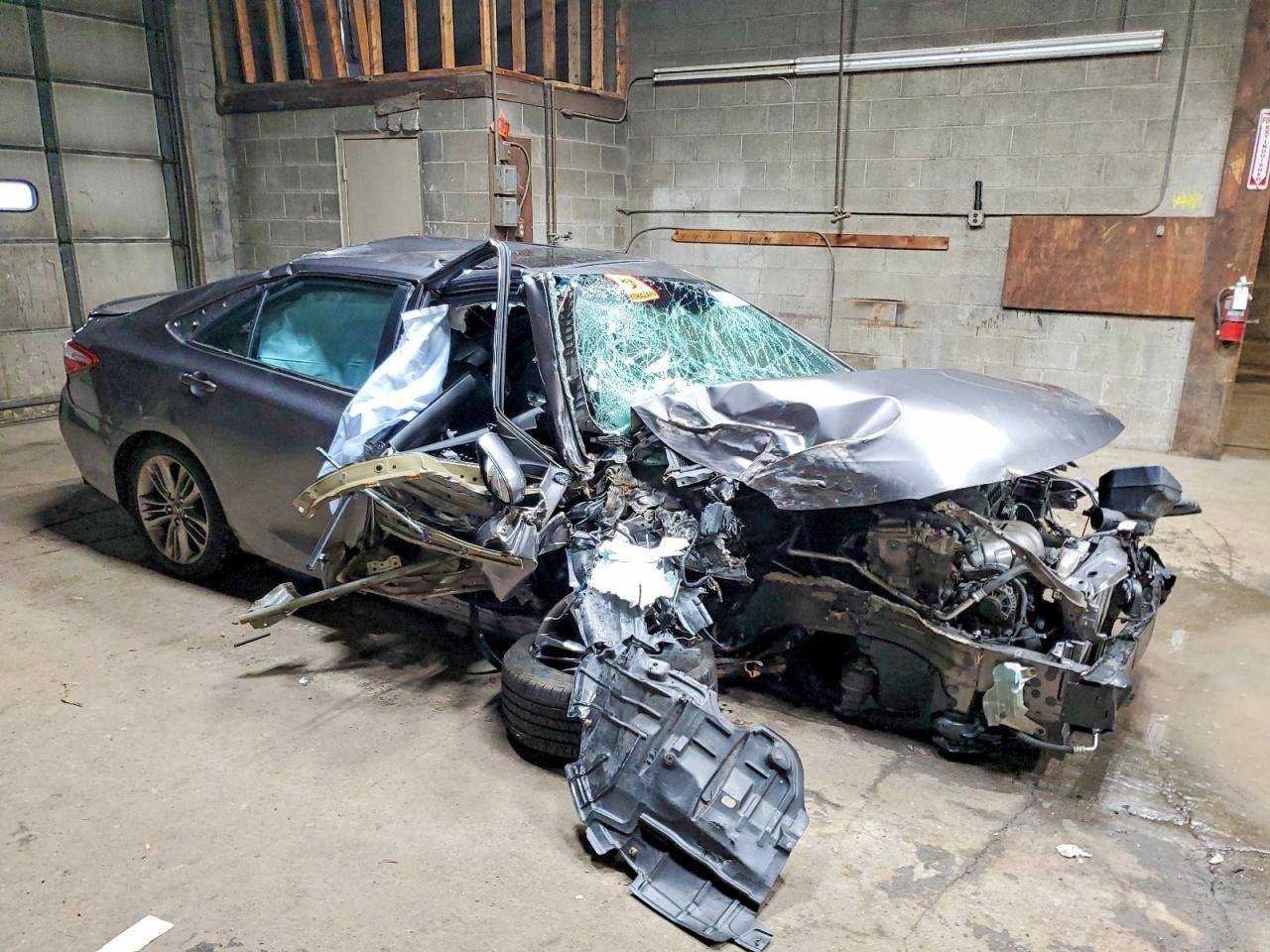 2017 TOYOTA CAMRY LE photo 4