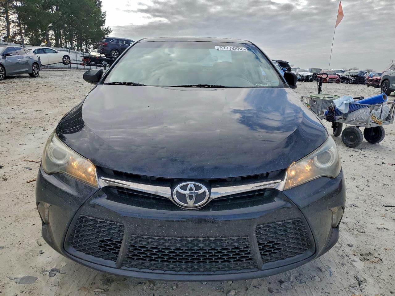 2017 TOYOTA CAMRY LE photo 5